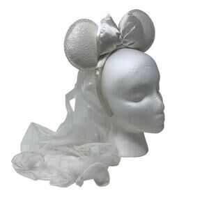 Disney's Fairytale Wedding Minnie Mouse Wedding Ears White Satin With Veil